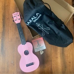 Ukulele The Waterman by Makala Pink Bag Soft Pick Start Guide Water resistant